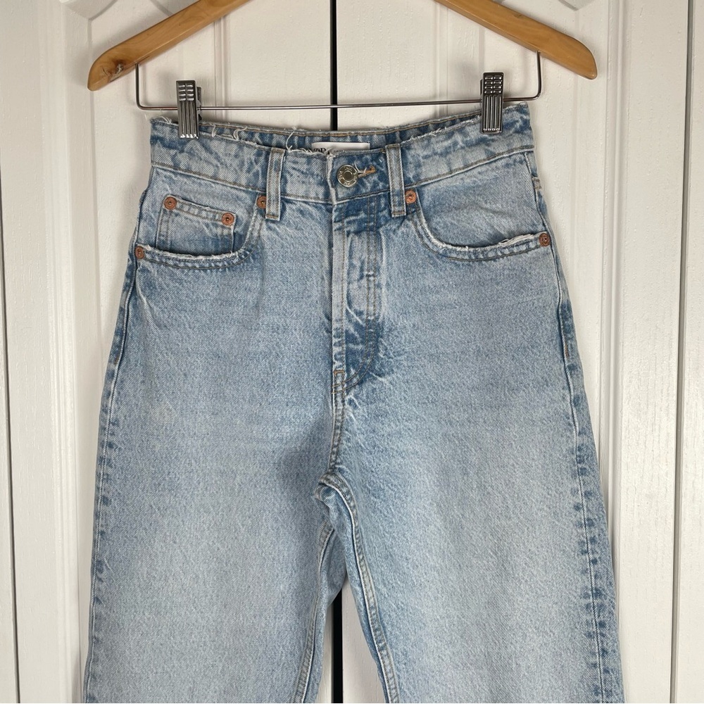 Zara Straight Leg Jeans Women’s 2 Blue Light Wash Button Fly Distressed Fringed - Picture 2 of 16